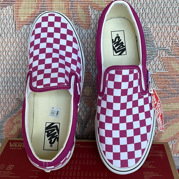 Vans Classic Slip-0n
(Checkerboard) Fuchsia Re VN000XG8AZY
Men’s Sneakers - Picture 13 of 16